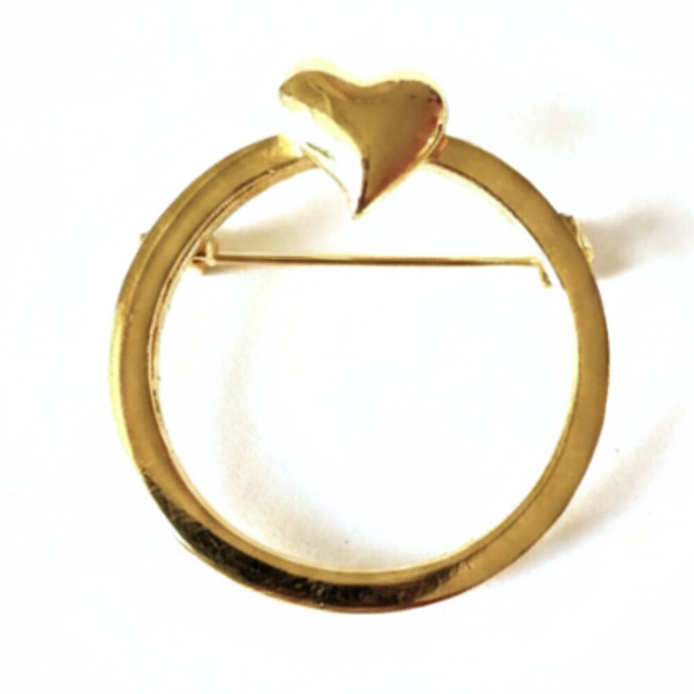 Vintage-Inspired Gold Circle Brooch with Heart Accent